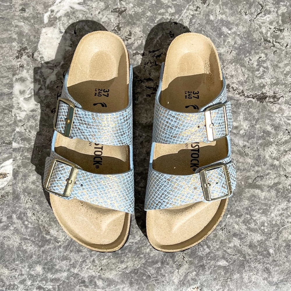 Birkenstock Arizona Shiny Python Bleu Ciel 4 Birkenstock Arizona Shiny Python Bleu Ciel – Image 4