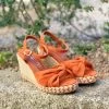 Vanessa Wu Sandales Céline Orange.